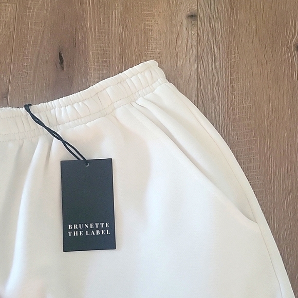 Brunette The Label Sport White fleece shorts size S/M - Picture 3 of 4